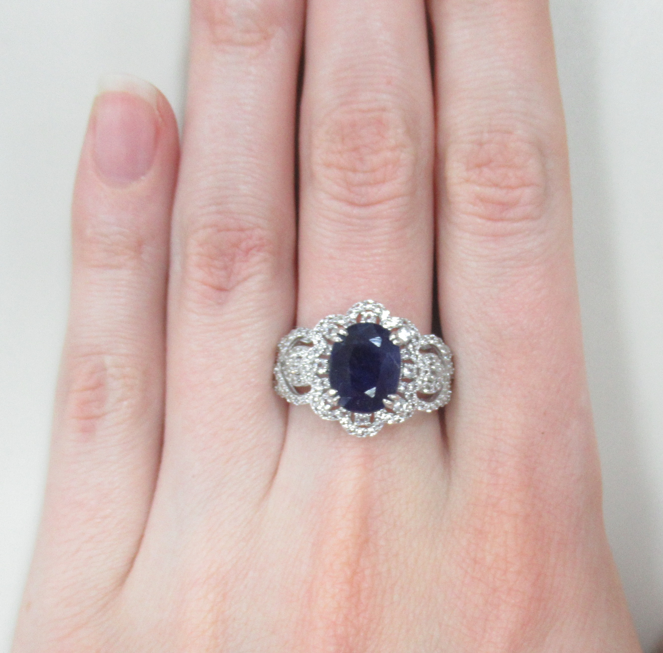 Серебряное кольцо с сапфиром